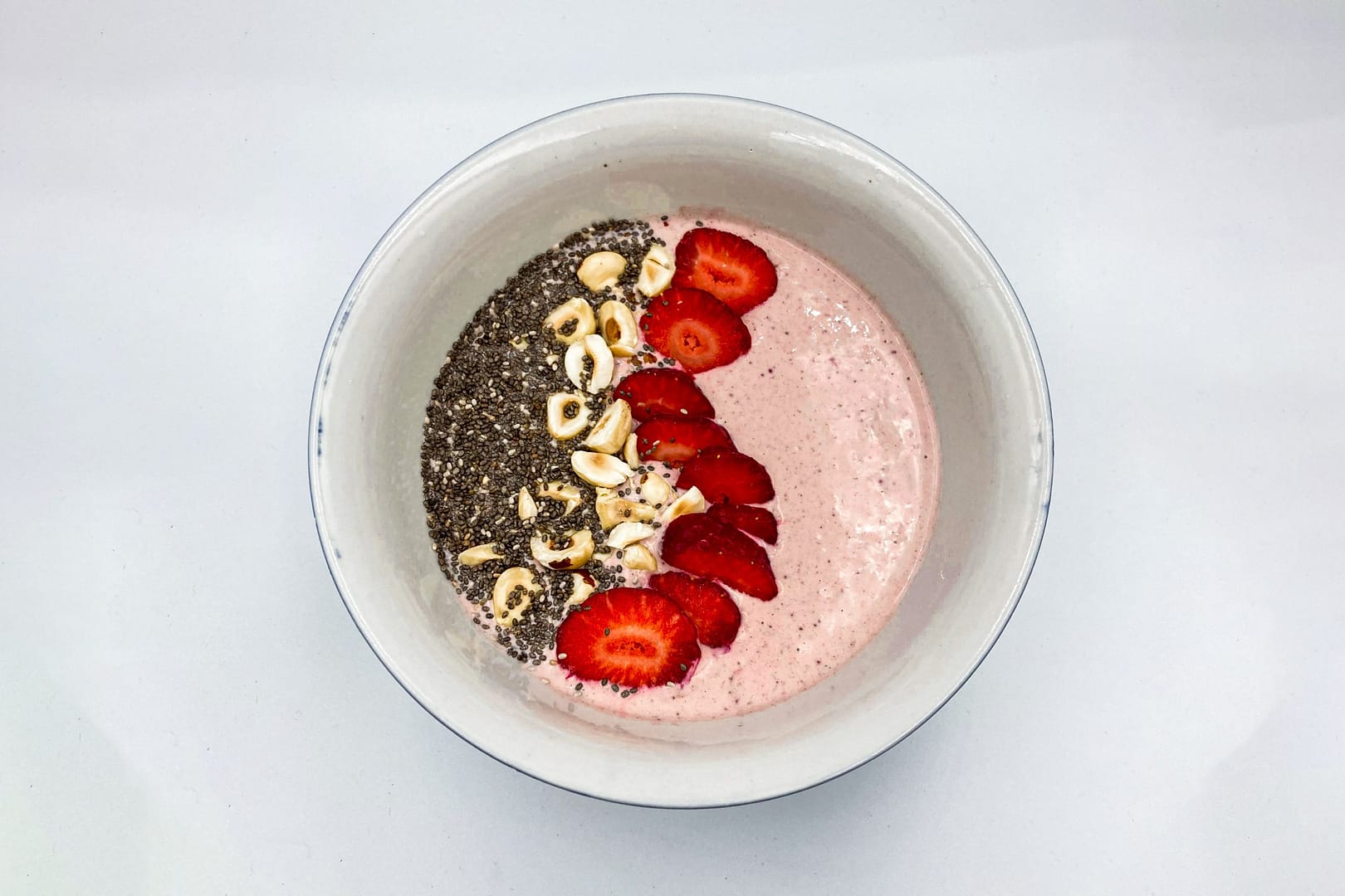 Smoothie Bowl με Φράουλες και Açai Berry